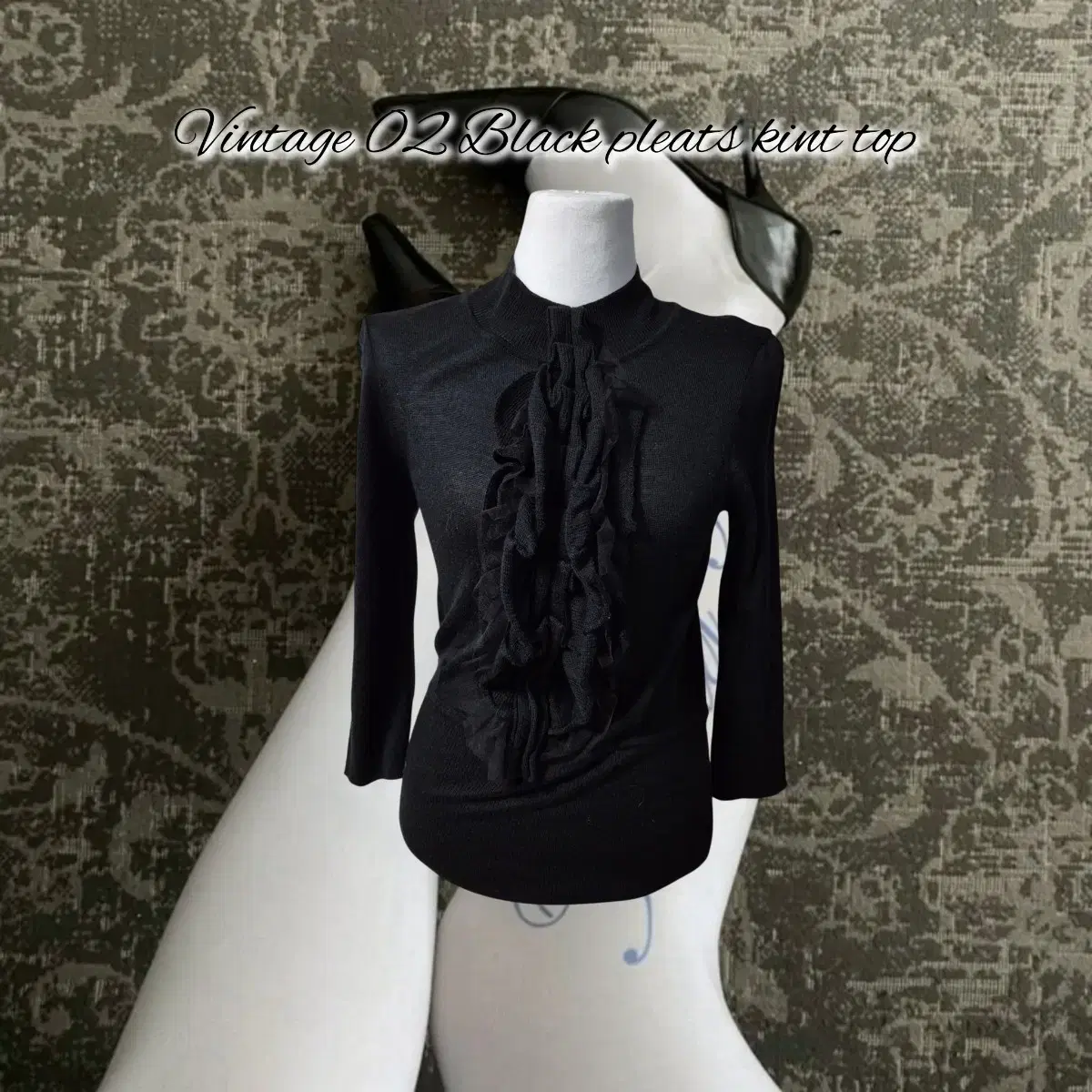 Vintage 02 Black pleats kint top